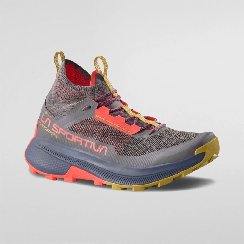 Bota super ligera para senderistas veloces que quieren moverse de forma eficiente por terrenos montañosos