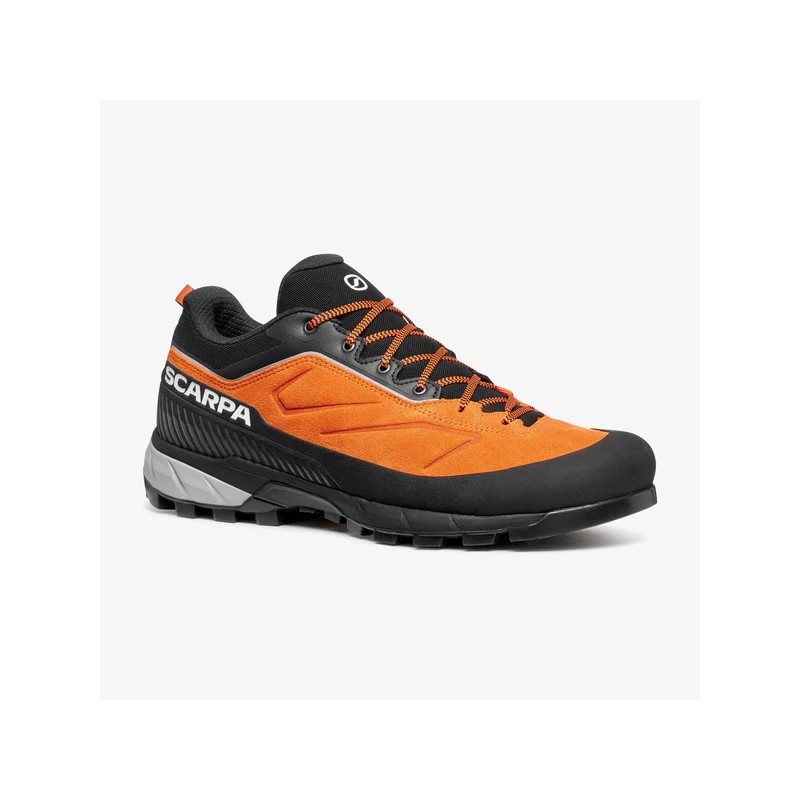 Zapatillas con protección en puntera ergonómica, para aproximación y senderismo.