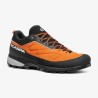 Zapatillas con protección en puntera ergonómica, para aproximación y senderismo.