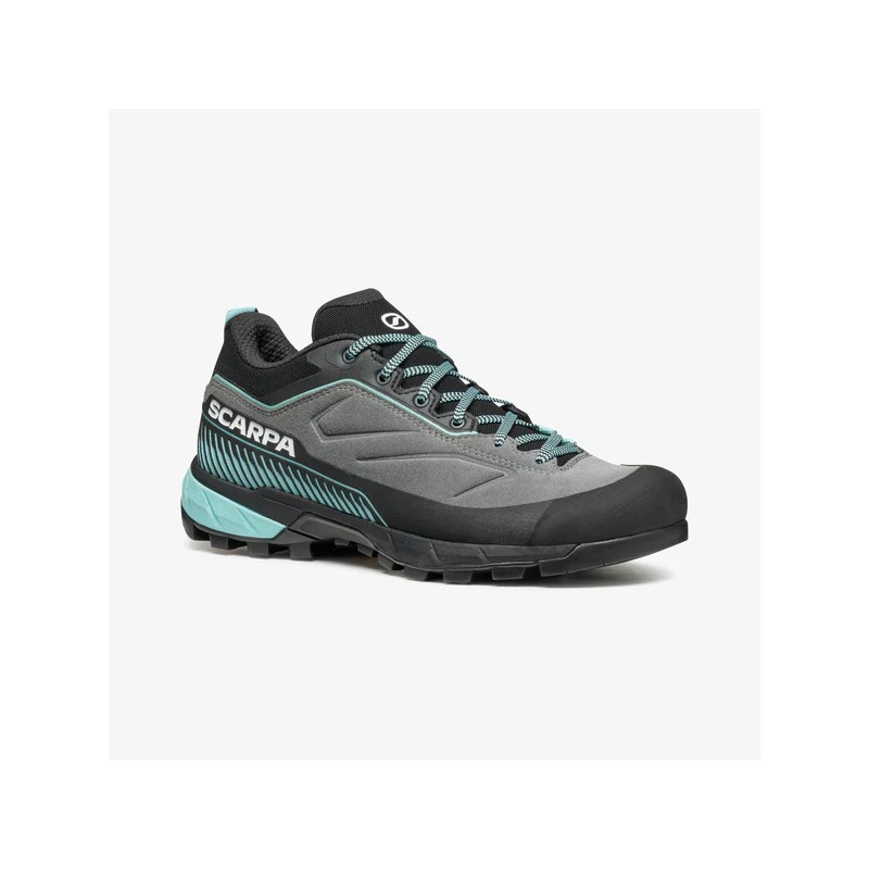 Zapatillas con protección en puntera ergonómica, para aproximación y senderismo.