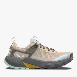 Unas zapatillas de montaña ligeras, para senderismo