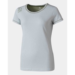 Una camiseta ideal para las montañeras que buscan una prenda sostenible.