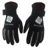 Guante de neopreno de 2mm con proteccion de cuero en la palma.